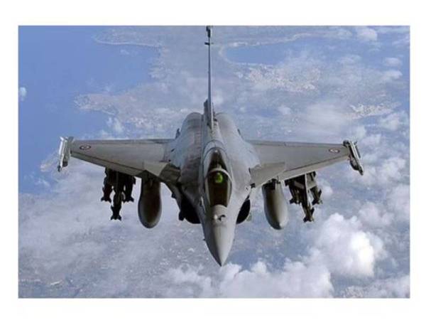 Gambar fail menunjukkan jet pejuang Rafale buatan syarikat Dassault, Perancis. - AFP