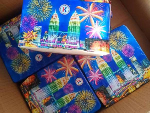 PGA Batalion 7 Kuantan berjaya menggagalkan cubaan seorang lelaki membawa masuk pelbagai jenis mercun dari negara jiran di Kampung Lanchang, pada Rabu.