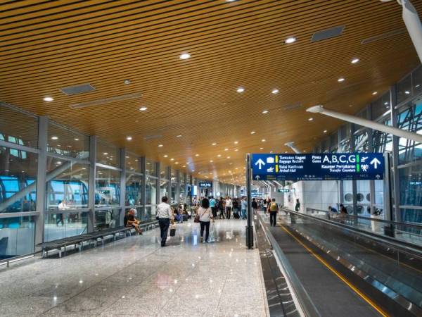 Malaysia sekat pengembara dari Bangladesh, Pakistan, Nepal dan Sri Lanka susulan tambahan sekatan penerbangan dari dan ke India. - Foto 123RF