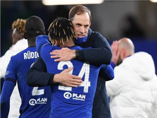 Tuchel meraikan kejayaan mara ke final dengan pemain The Blues, Reece James dalam aksi timbal balik di Stamford Bridge.