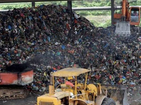 Penggunaan tanah di Tapak pelupusan sampah di Pekan Nanas, Pontian dan Jemaluang, Mersing hampir mencapai maksimum. - Foto Bernama