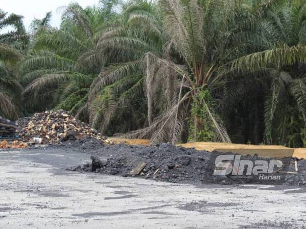 Sampel timbunan sisa bahan akan diambil dan dihantar ke Jabatan Kimia untuk mengenalpasti bahan yang terkandung sebelum diambil tindakan.