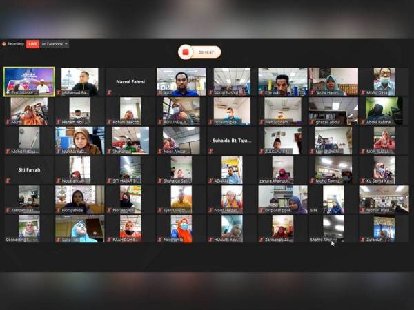 Antara kakitangan PPAK yang mengikuti program World #QuranHour melalui aplikasi Zoom.