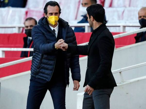 Emery (kiri) bersama pengendali Arsenal, Mikel Arteta ketika aksi separuh akhir kedua Liga Europa di Stadium Emirates awal pagi Jumaat.