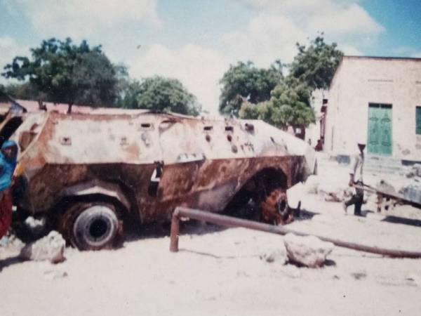 Kenderaan APC yang musnah diserang militia.