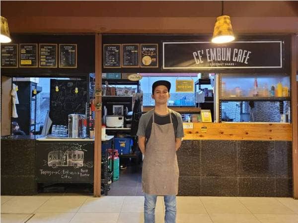 Mohd Zawawi pemilik restoran makanan barat Ce’embun Café.