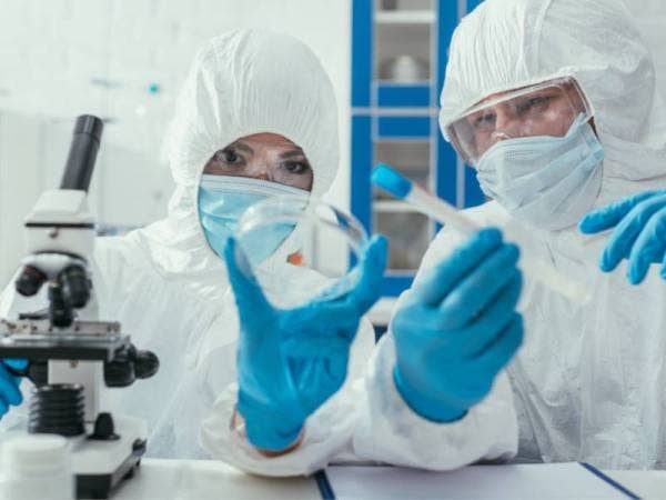 Kerajaan digesa tingkatkan penggunaan teknologi dalam strategi membendung penularan pandemik Covid-19 dalam negara. - Foto 123RF