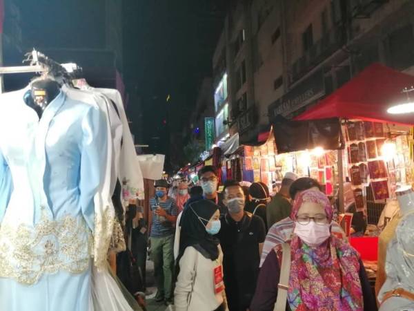Suasana bazar Aidilfitri Lorong TAR yang dibuka sejak 17 April lalu dan ditamatkan Ahad lalu susulan peningkatan kes Covid-19.