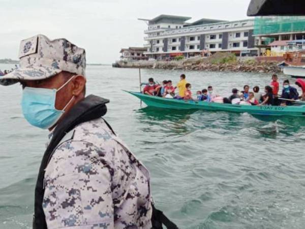 Kewujudan tonto baharu dalam kalangan penduduk tempatan yang membocorkan maklumat kepada sindiket sentiasa memberikan cabaran buat APMM dalam menjalankan operasi.