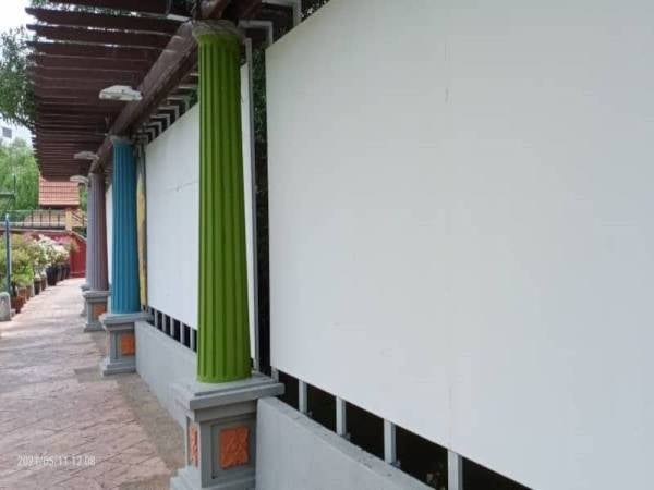 Keadaan panel iklan PPSPM yang telah dicat semula selepas dicemari dengan perbuatan vandalisme.