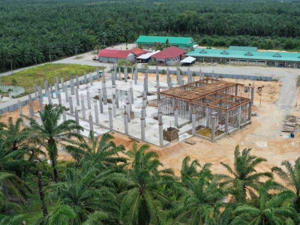 Tapak Masjid Al-Ulum Wattoiyibah yang masih dalam pembinaan.