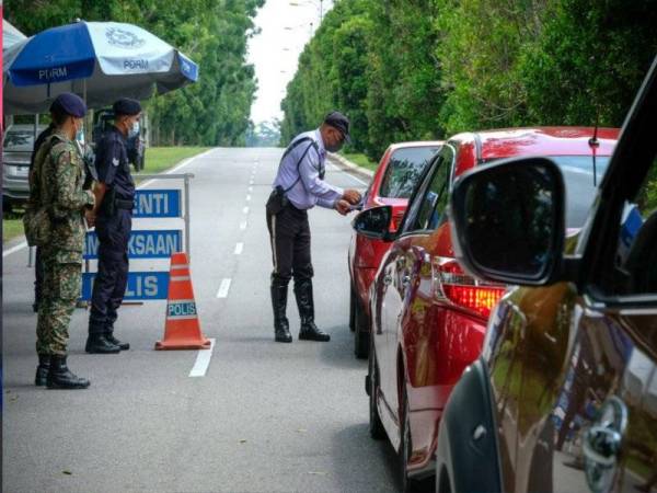 Sebanyak 313 kompaun turut dikeluarkan kepada individu yang melanggar prosedur operasi standard (SOP) PKP. 