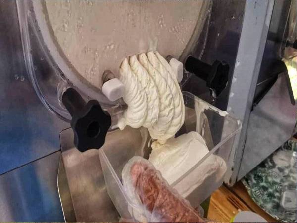 Aiskrim vanila asli yang mula dikenali ramai dan diminati orang ramai.