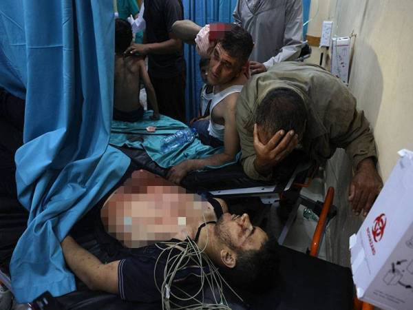 Beberapa mangsa cedera akibat kekejaman Israel menerima rawatan.