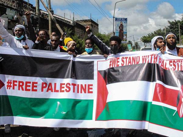 KENYA
Kumpulan protes di Nairobi mengutuk kempen pengeboman berterusan yang dilancarkan ke atas Genting Gaza.