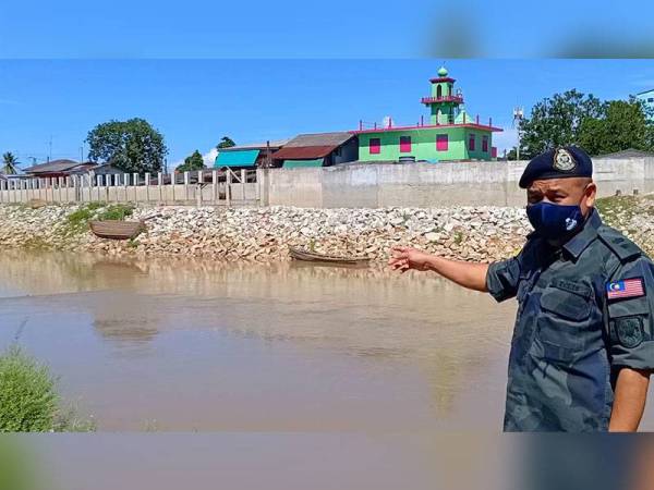 Azhari turun padang meninjau situasi terkini penugasan PGA menerusi Op Benteng Covid-19 di Sungai Golok.