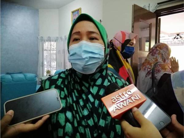 Wan Norashikin ketika ditemui pemberita di kediamannya, pada Isnin.