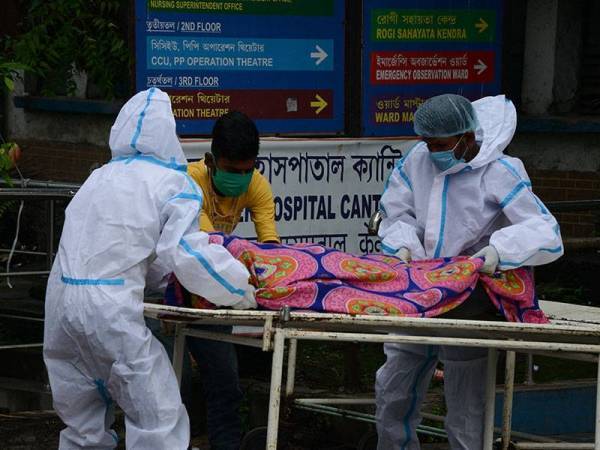 Kementerian Kesihatan India pada Isnin melaporkan 281,386 kes Covid-19 baharu yang disahkan dalam tempoh 24 jam terakhir. Foto: AFP