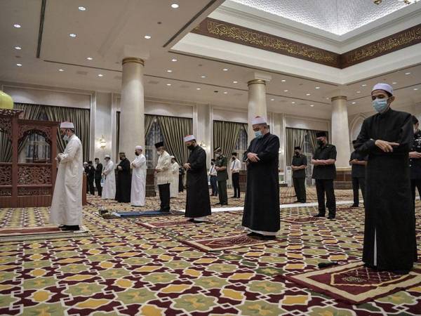 Yang di-Pertuan Agong Al-Sultan Abdullah Ri'ayatuddin Al-Mustafa Billah Shah berkenan menunaikan solat sunat hajat bagi mendoakan keselamatan rakyat Palestin di Istana Negara malam ini.