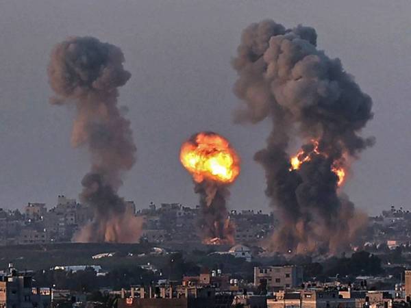 Strategi Israel supaya isu Palestin tidak lagi menjadi tumpuan apabila ia menjalinkan hubungan diplomatik dengan empat anggota Liga Arab akhirnya tersilap apabila serangan udara rejim Zionis ke atas Gaza turut mendapat tumpuan dunia. - Foto AFP
