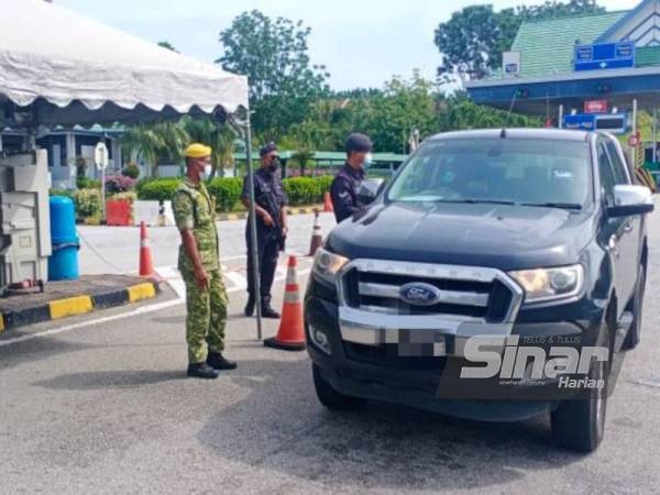 Pemeriksaan yang dijalankan di SJR Plaza Tol Slim River.