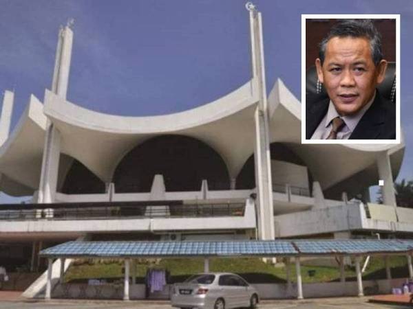 Masjid Negeri ditutup selama seminggu bermula Jumaat lalu susulan pelanggaran prosedur operasi standard (SOP) yang ditetapkan. (Gambar kecil: Aminuddin Harun)
