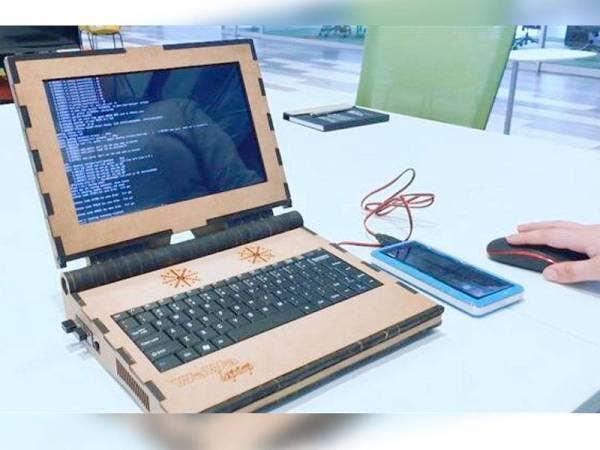 UMNO mempersoalkan di mana pemberian komputer riba percuma selepas hampir enam bulan perkara itu berlalu. Gambar hiasan