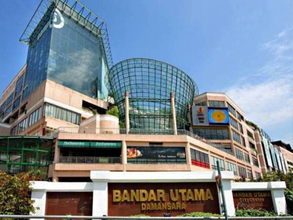 Pengurusan pusat beli-belah itu memaklumkan, kejadian tersebut dilaporkan berlaku tengah hari Rabu.