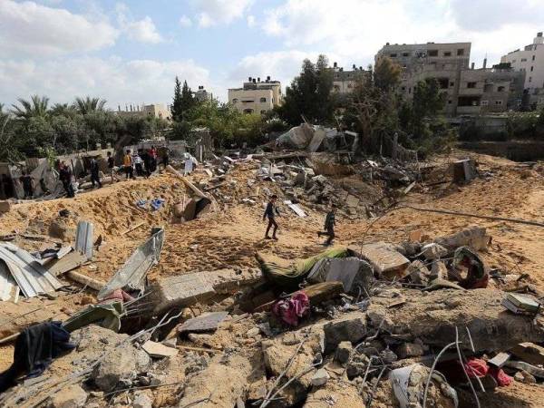 Keadaan bumi Gaza yang musnah teruk selepas rejim Israel membedil bertalu-talu roket melalui serangan udara menggunakan pesawat pejuang dan dron tanpa juruterbang.