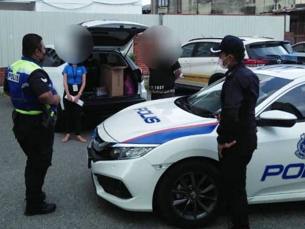 Dua premis yang menjalankan pengoperasian berkaitan rokok dan vape di sekitar Mergong, Alor Setar masing-masing dikompaun RM25,000 kerana melanggar SOP PKPD pada Jumaat.