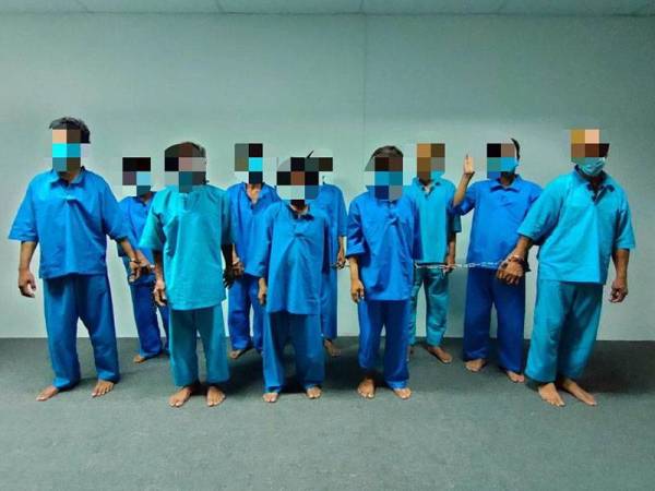 Nelayan warga Vietnam yang berjaya ditahan oleh Maritim Malaysia Kelantan pada Jumaat lalu.