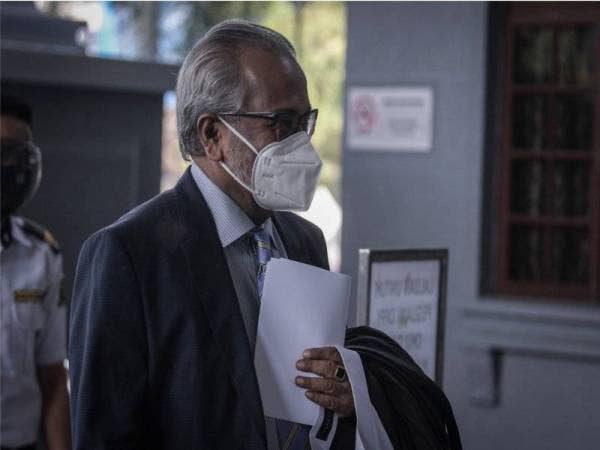 Muhammad Shafee yang mewakili Datuk Seri Najib Tun Razak hadir di Kompleks Mahkamah Kuala Lumpur, pada Selasa. - Foto Bernama