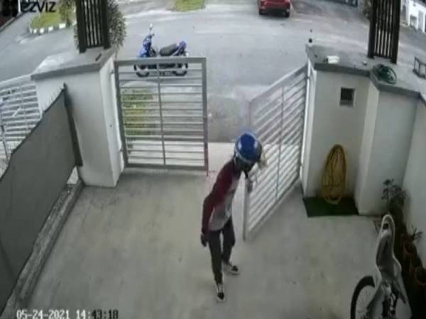 Seorang lelaki gagal melarikan barang yang hendak dicuri selepas disergah penghuni rumah dalam kejadian di Taman Bentara, Telok Panglima Garang, Kuala Langat pada Isnin.