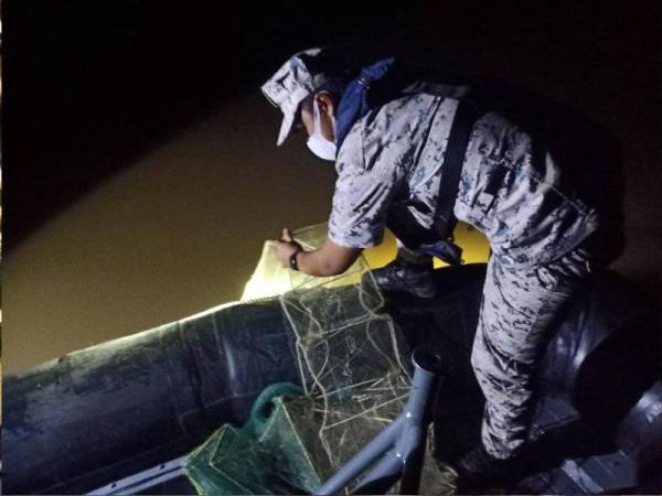 Anggota Maritim Zon Maritim Kuala Kedah merampas 57 set bubu kambang atau bubu naga dalam operasi pemantauan di perairan Kuala Kedah dan Kuala Sala.