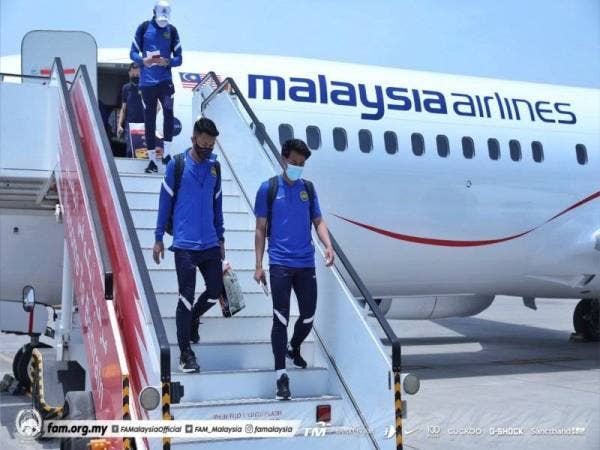 Pemain Harimau Malaya tiba di Manama, Bahrain dari Dubai.