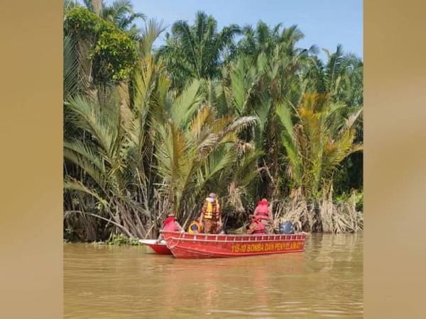 Bomba menjalankan operasi mencari dan menyelamat lelaki dikhuatiri lemas di Sungai Perak. Foto: Ihsan Bomba Perak