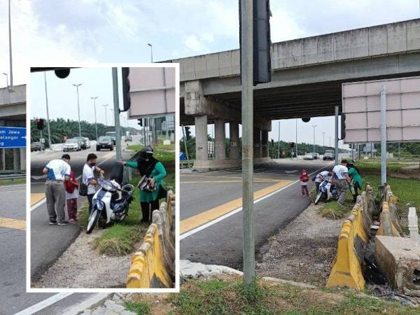 Keprihatinan dua kakitangan LZS membantu dua beranak yang tersadai di tepi jalan selepas motosikal dinaiki kehabisan minyak mendapat reaksi positif netizen.