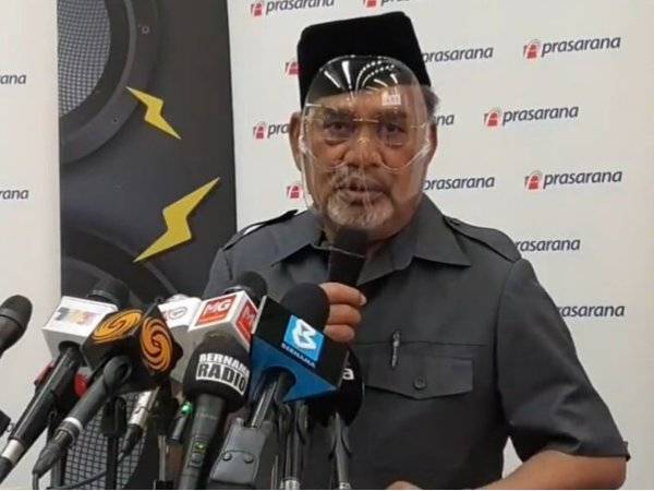 Tajuddin hadir ke IPD Dang Wangi untuk beri keterangan berhubung pelanggaran SOP dengan tidak memakai pelitup muka dalam sidang media berkaitan kemalangan tren LRT baru-baru ini.