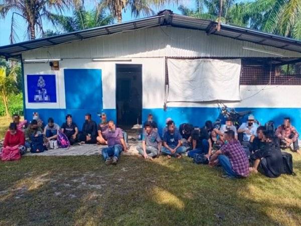 Antara PATI warga Indonesia yang ditahan oleh PGA Semenyih, pada Khamis.