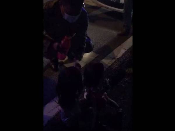 Bapa akui cuai, tertidur punca dua anak kecil berkeliaran waktu malam. - Foto Facebook