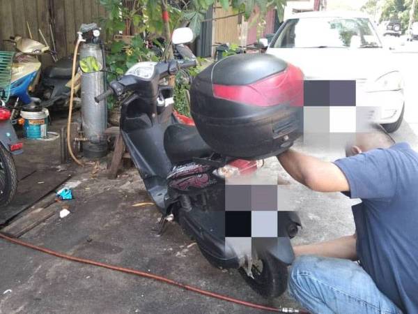 Bengkel motosikal menjadi tumpuan pengguna berikutan premis itu antara yang turut dibenarkan beroperasi.