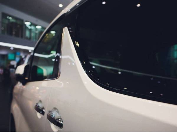 Seorang lelaki berputih mata apabila kerugian lebih RM223,000 terpedaya iklan kereta murah- Foto 123RF