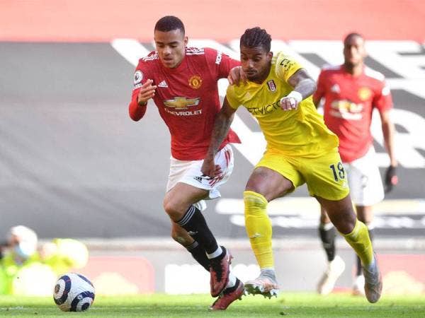 Aksi Greenwood (kiri) ketika Manchester United melayan kunjungan Fulham di Old Trafford pada aksi liga 18 Mei lalu.