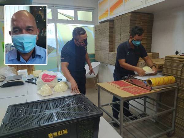 Orang ramai boleh mendapatkan barangan keperluan di AgroHub RTC Perak kendalian FAMA sepanjang tempoh Sekatan Pergerakan Penuh.
Gambar kecil: Noorsham