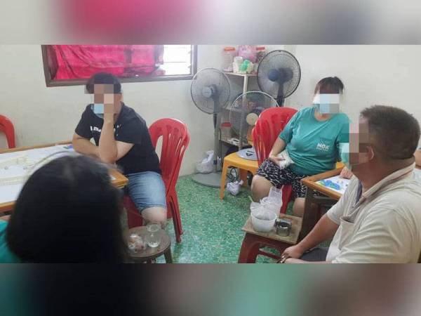 Lima lelaki dan empat wanita dikenakan kompaun RM1,500 kerana bermain judi pada Selasa.