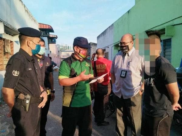 Yang Dipertua MPK, Dr Ahmad Fadzly Ahmax Tajuddin turut berkesempatan turun padang bagi melakukan pemantauan di Pasar Pagi Jalan Selampit, Klang Jaya.