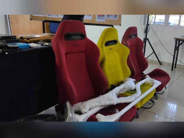 Antara kerusi kenderaan jenama Recaro yang dirampas susulan tumpasnya Geng Lee Honda, baru-baru ini.