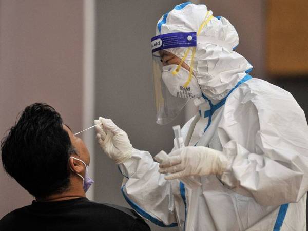 65 peratus daripada keseluruhan 16,676 pesakit Covid-19 di Negeri Sembilan adalah mereka yang berada dalam lingkungan umur 18 hingga 60 tahun. - Foto Bernama