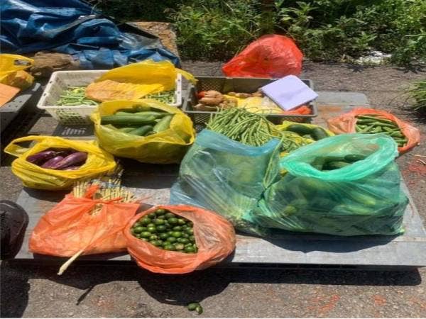 Barangan milik warga asing yang dirampas DBKL menerusi tindakan penguatkuasaan sekitar Pasar Harian Selayang, pada Khamis. 