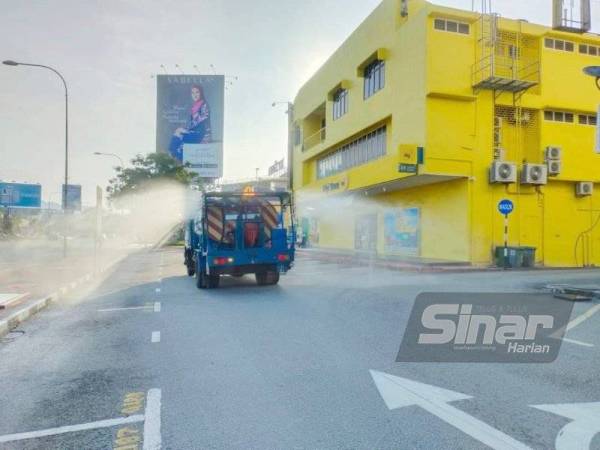 Sanitasi awam yang dilakukan di sekitar bandar Kuantan yang bermula sejak dua hari lalu.